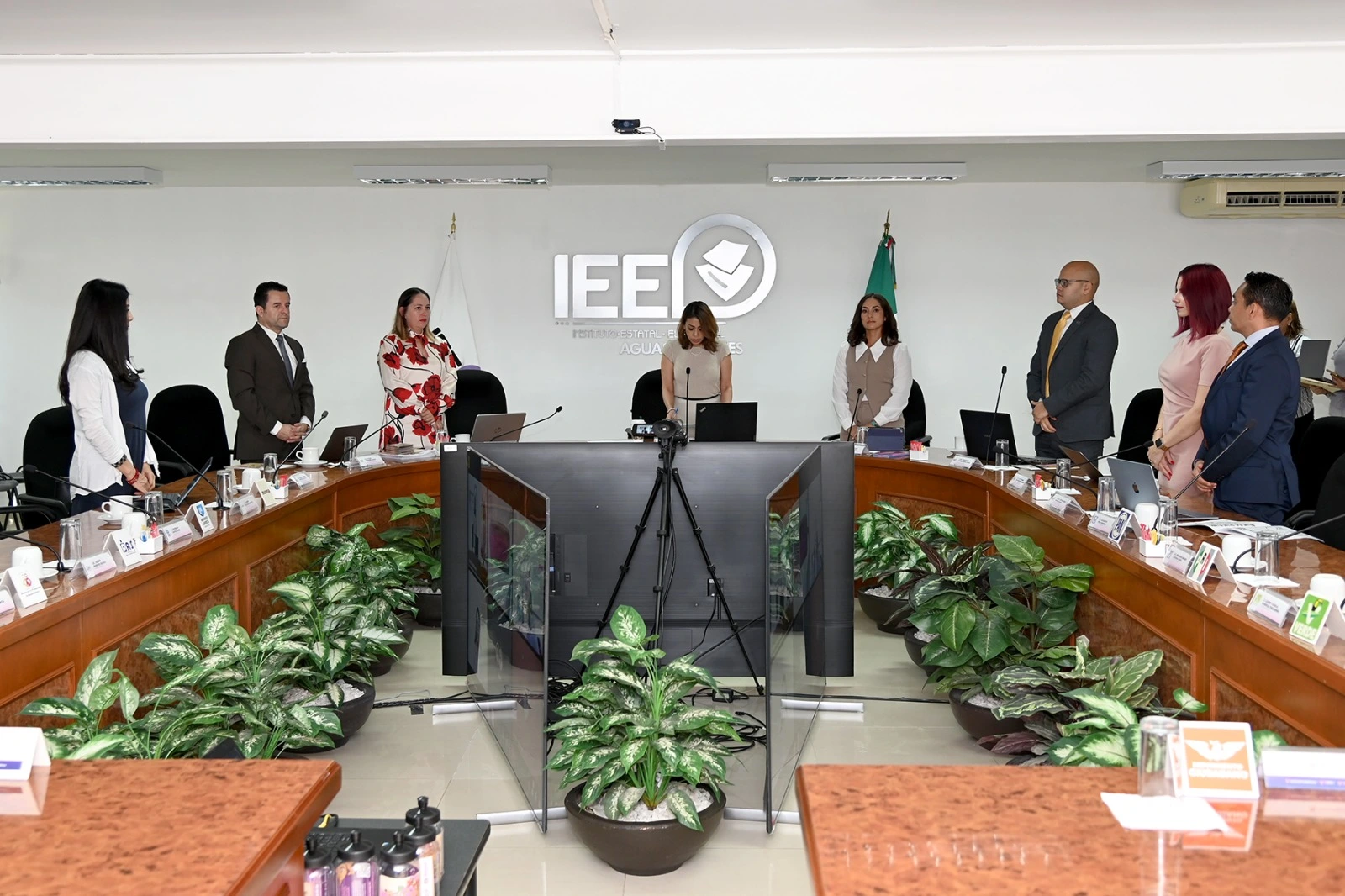 Veintidós finalistas buscan ocupar tres consejerías del IEE; el INE decide esta semana