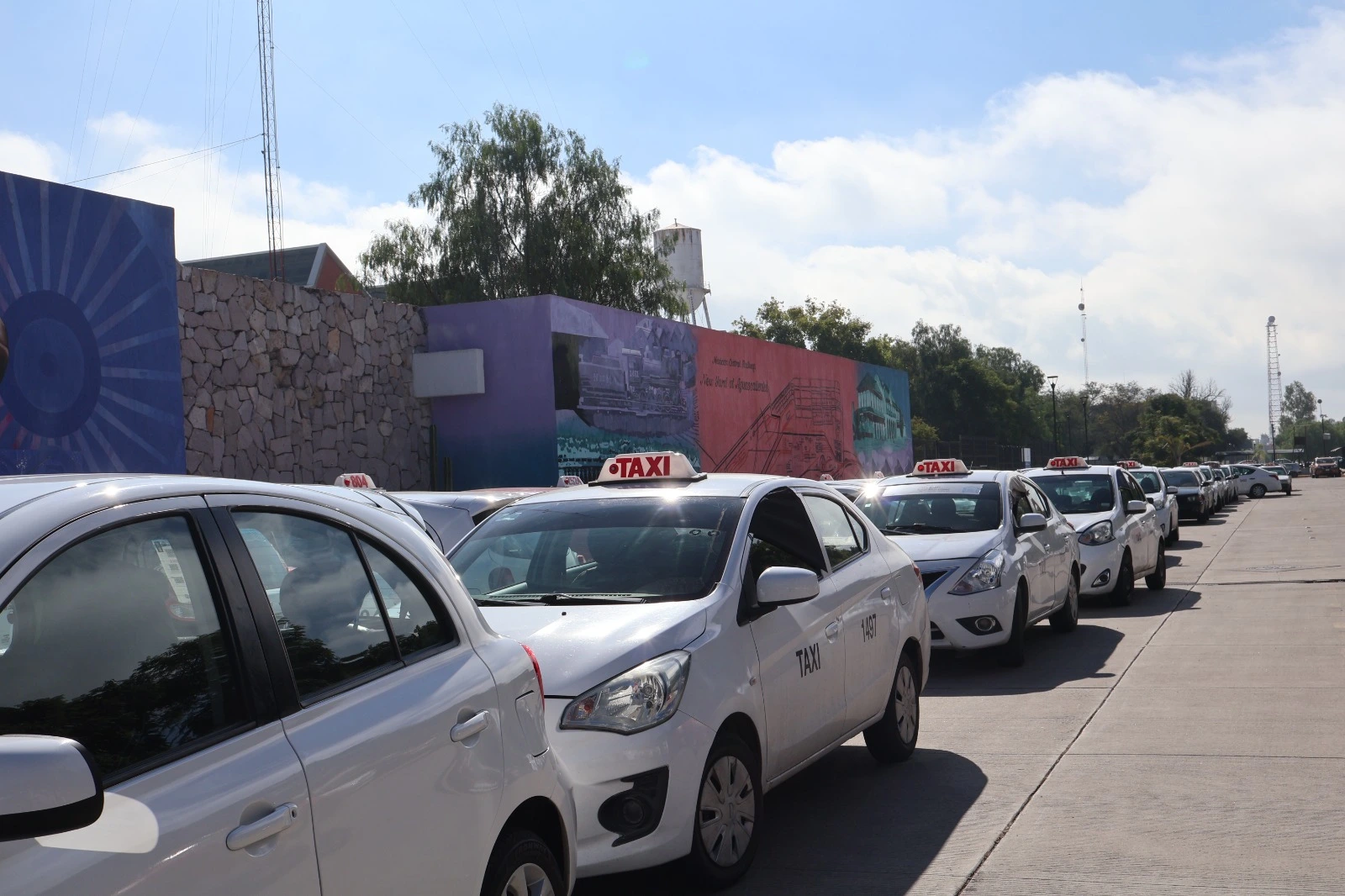 Hay cientos de taxistas boletinados por mal servicio en Aguascalientes
