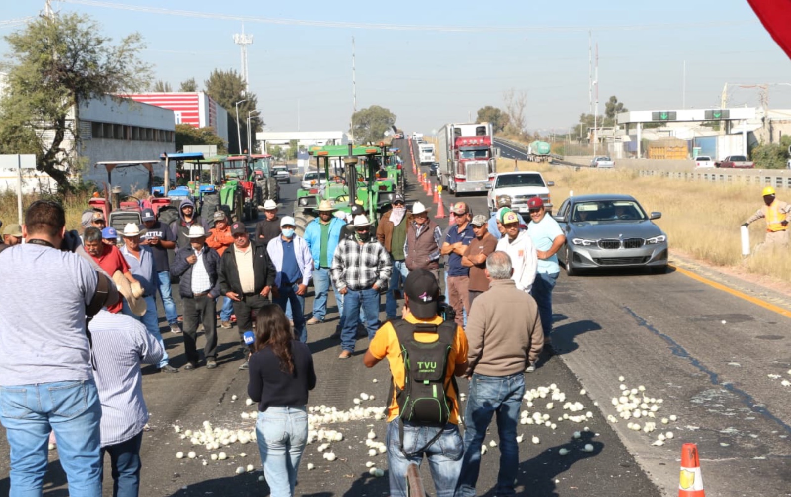 ¿Sales de Aguascalientes? Campesinos paralizan carreteras en Guanajuato, Jalisco y Zacatecas