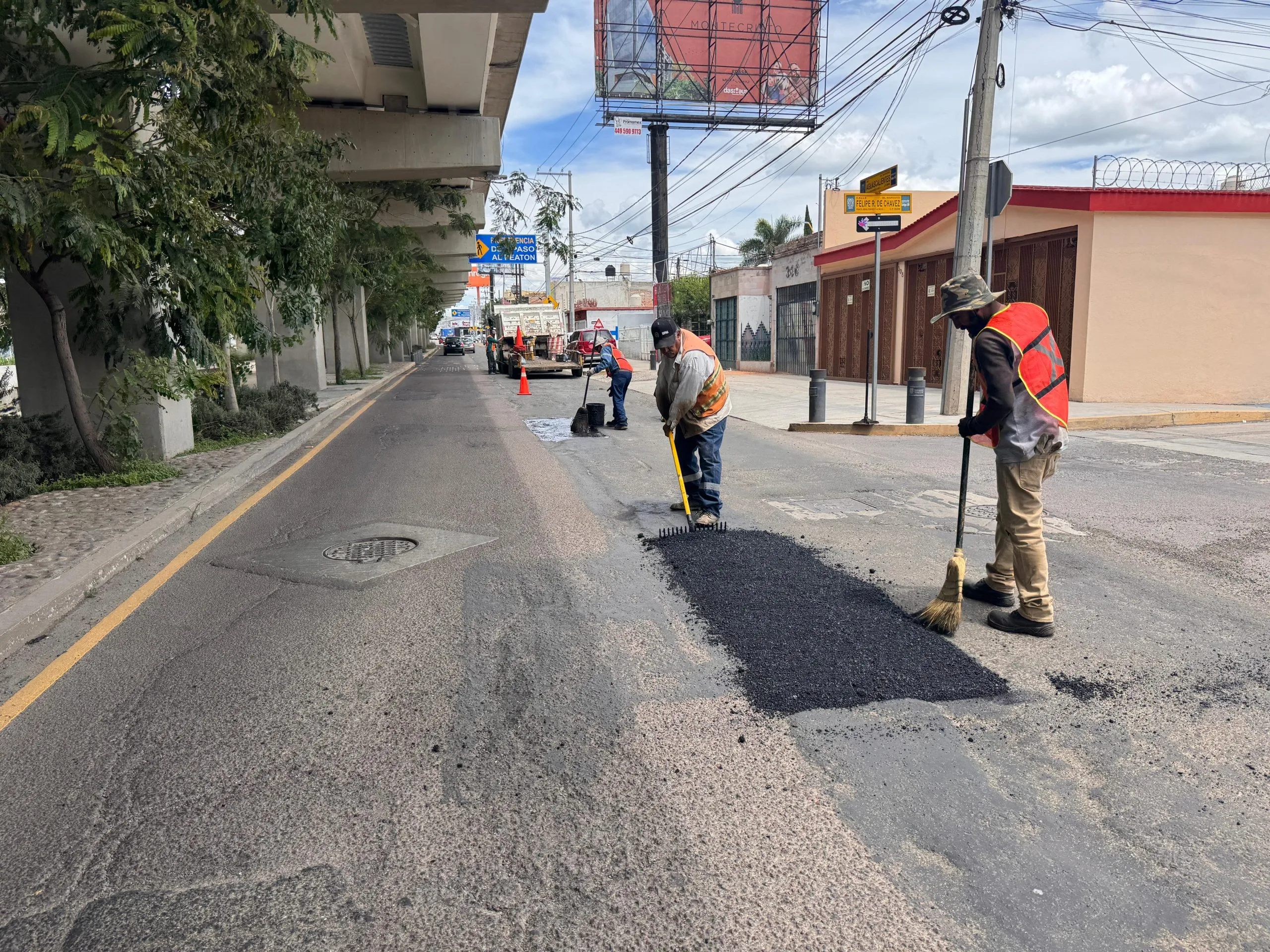 Baches, coladeras tapadas y fugas, los problemas más importantes para los mexicanos: INEGI