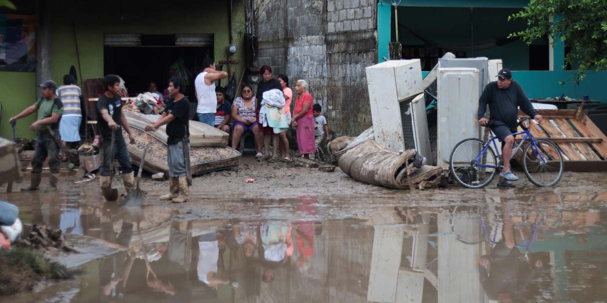 Alertan a familias para evacuar zonas de riesgo en la Sierra Norte