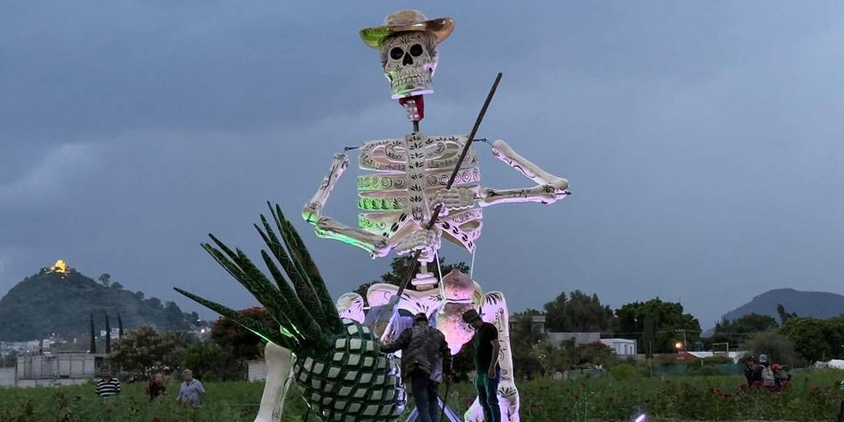 Atlixco deslumbra con catrinas monumentales en el Festival Internacional 2025