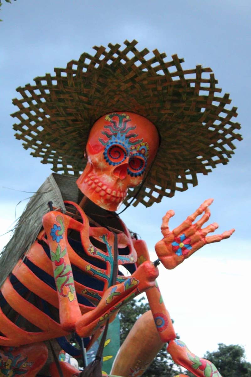 Atlixco deslumbra con catrinas monumentales en el Festival Internacional 2025