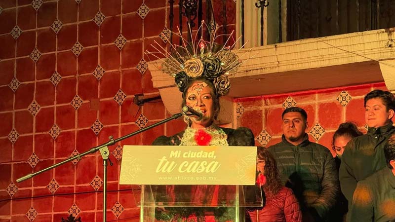 Atlixco deslumbra con catrinas monumentales en el Festival Internacional 2025
