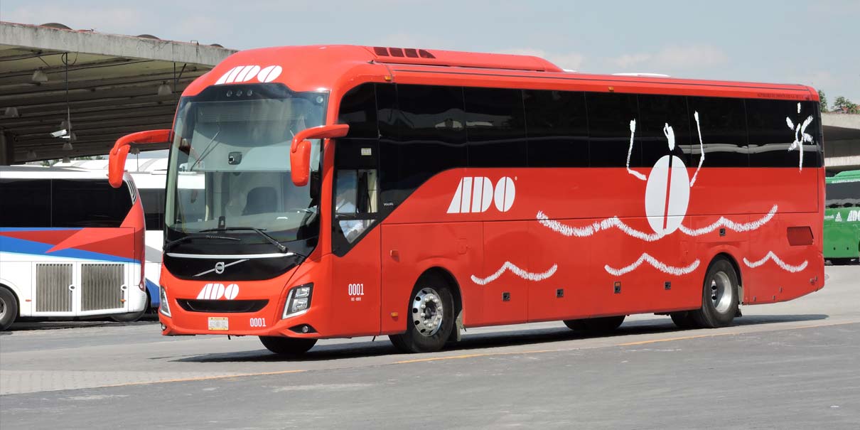 Autobuses ADO detienen viajes a la Sierra Norte por cierres de carreteras