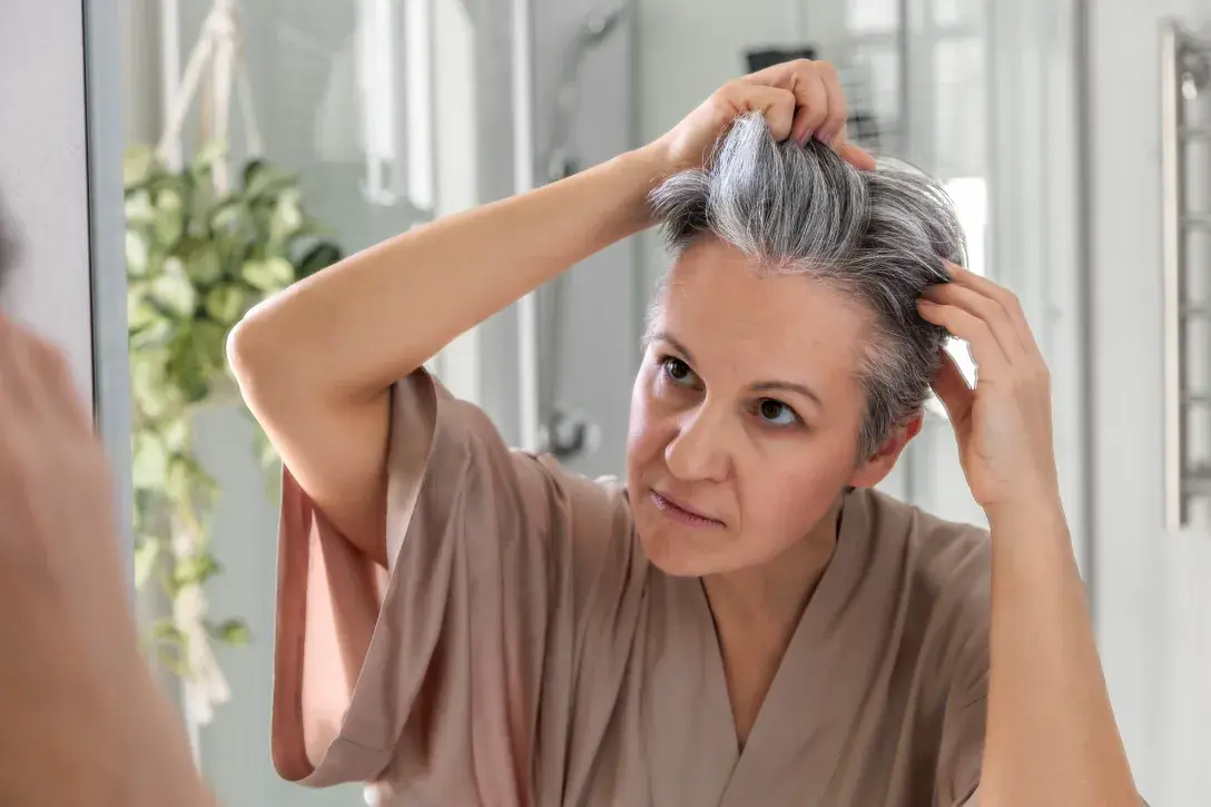 ¿Por qué nos salen canas? La respuesta estaría en el mecanismo que protege del cáncer