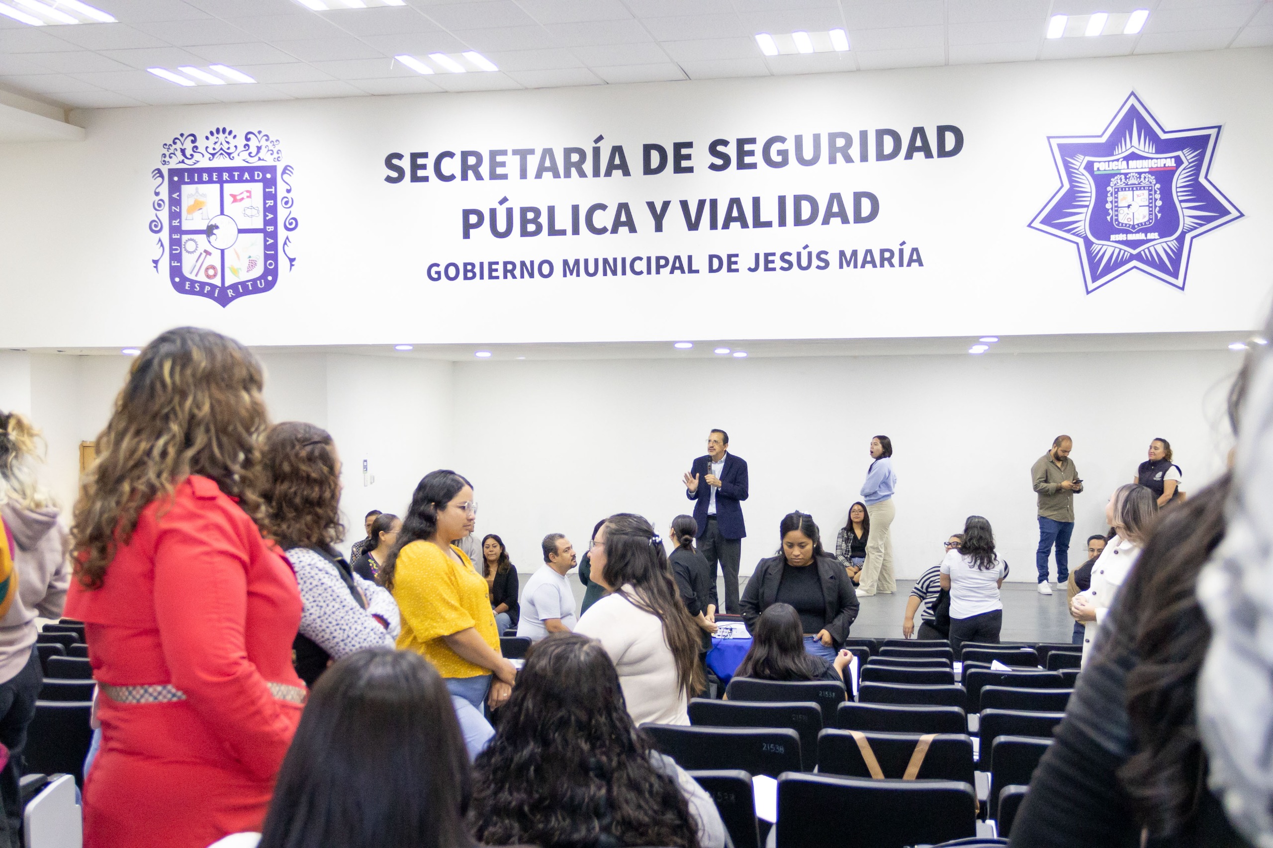 Capacitan a personal municipal de Jesús María para mejorar la atención ciudadana
