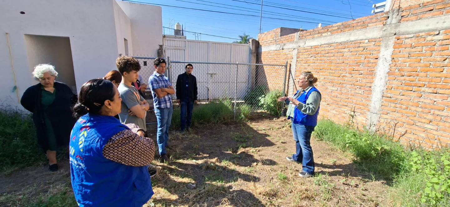 Capacitan a estudiantes de BACHUAA en huertos urbanos