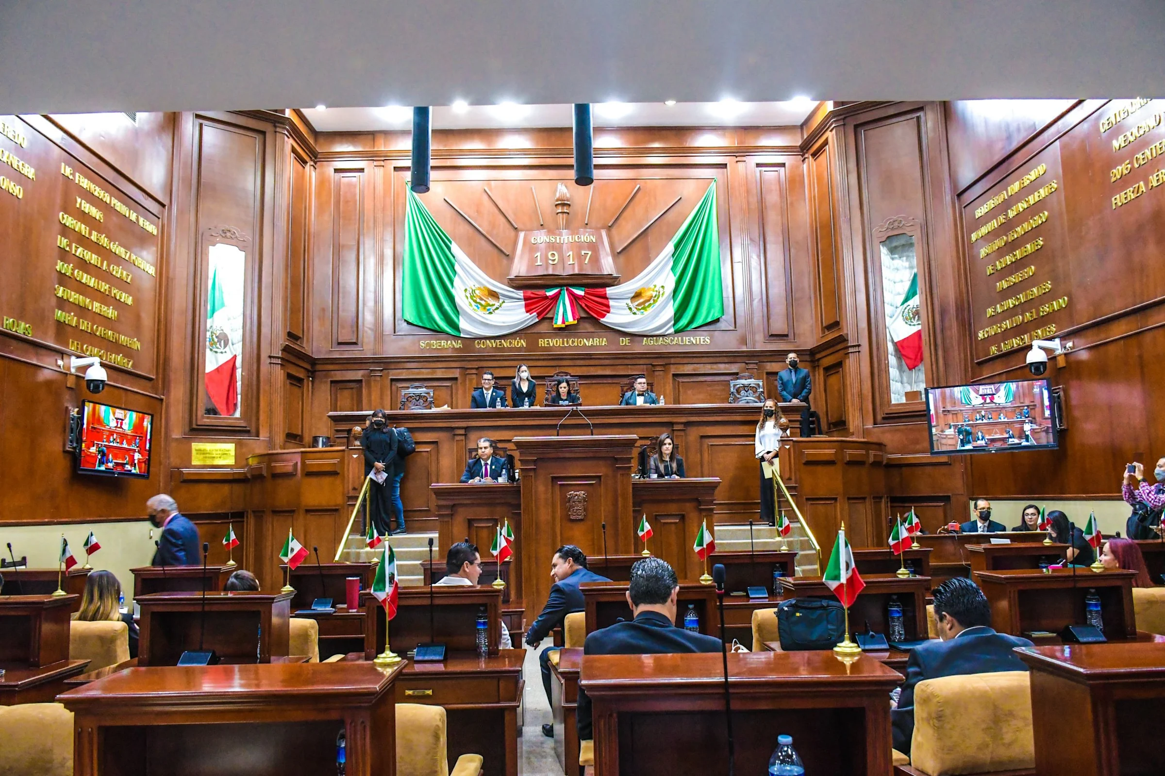 Funcionarios estatales comparecerán ante el Congreso por informe de Tere Jiménez