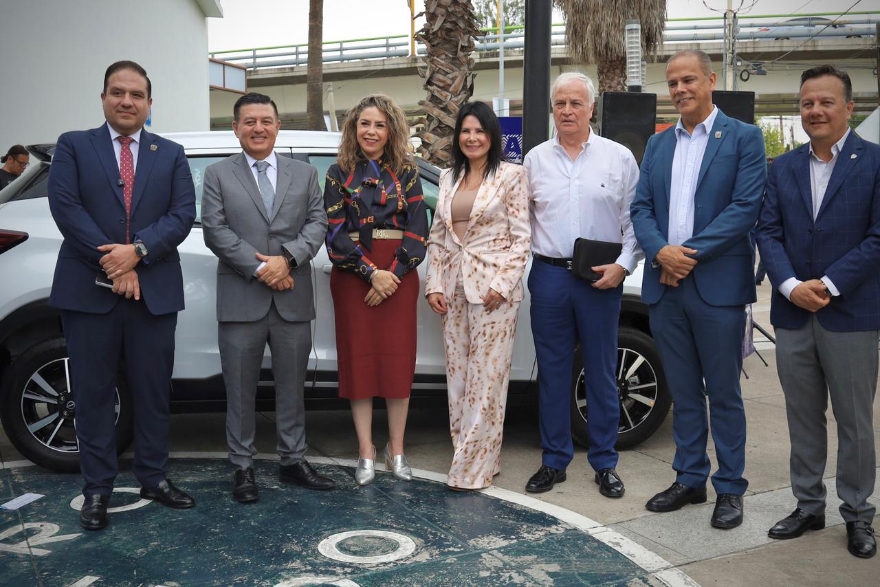 Entregan camionetas a ganadores del sorteo “Ya Cumplí con el Gigante de México 2025”