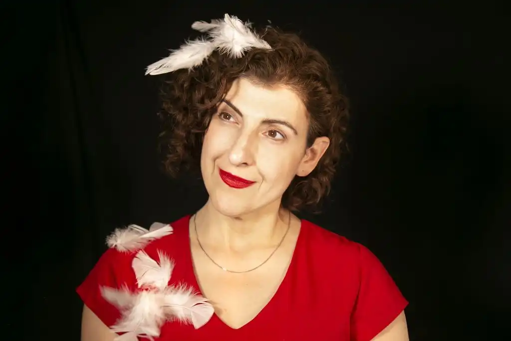 Del amor digital al teatro: Karina Gidi retoma el vuelo con su monólogo más íntimo &#8216;Instrucciones para volar&#8217;
