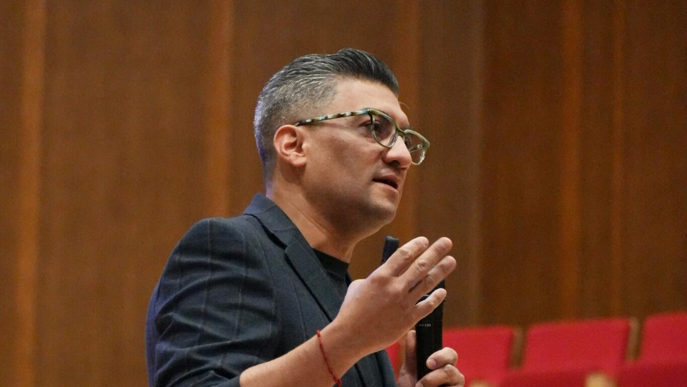 “Hackea tu negocio”: Jahasiel Sevilla inspira a emprendedores en el Festival Panóptica