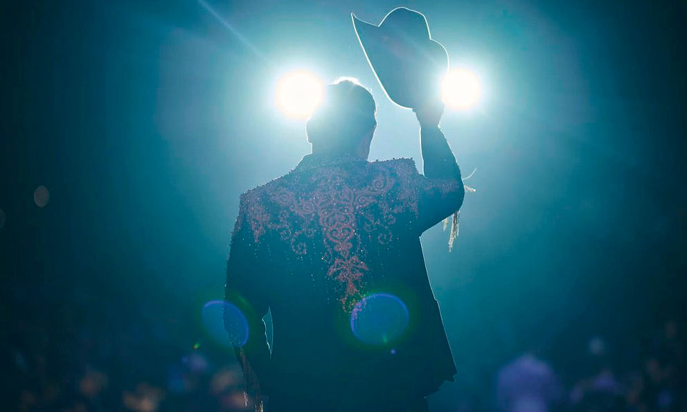Analizan posible sanción a Julión Álvarez por cantar narcocorridos en Aguascalientes 