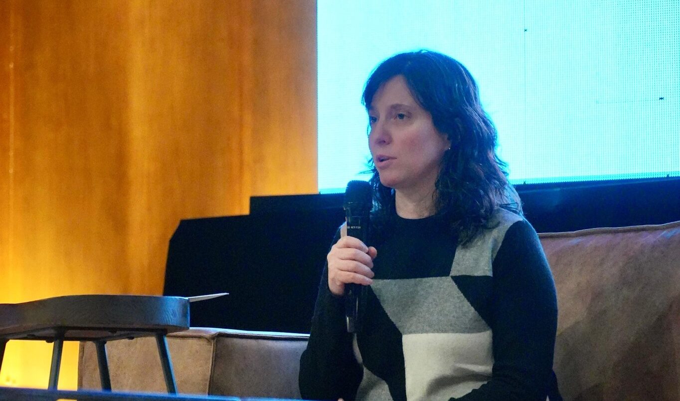 “Contar historias y hablar de ciencia”: cuando la curiosidad se convierte en voz, por Leonora Milán