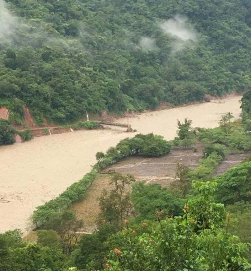 Deslaves y daños en vías principales afectan a municipios de la Sierra Norte de Puebla