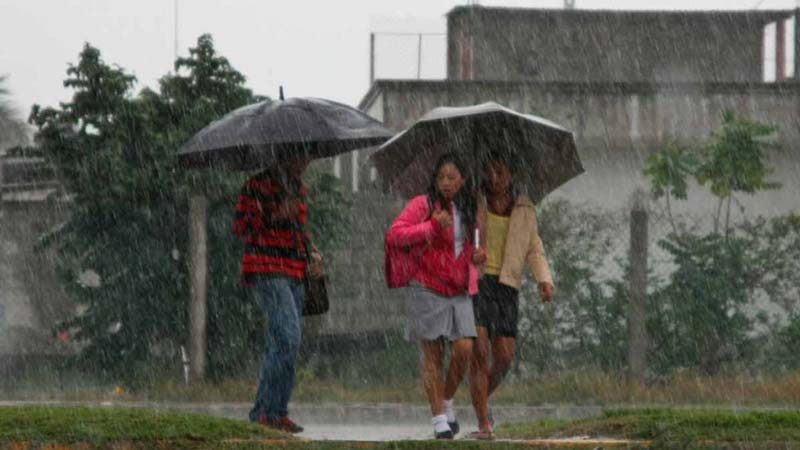Frente frío y lluvias obligan a suspender clases presenciales en regiones de Puebla