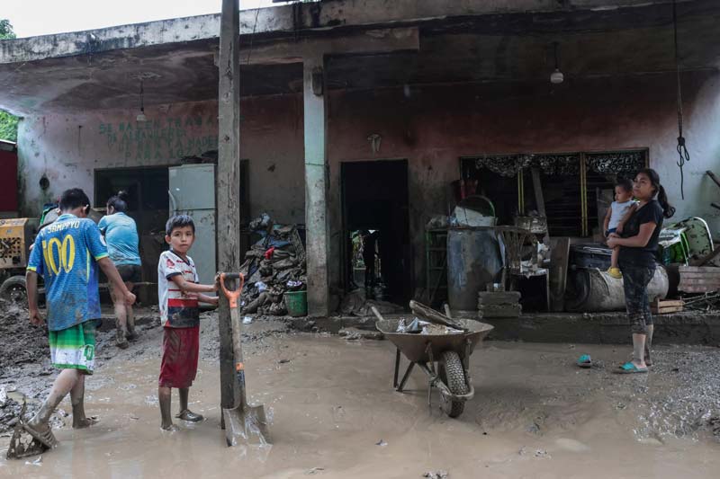 Alertan a familias para evacuar zonas de riesgo en la Sierra Norte