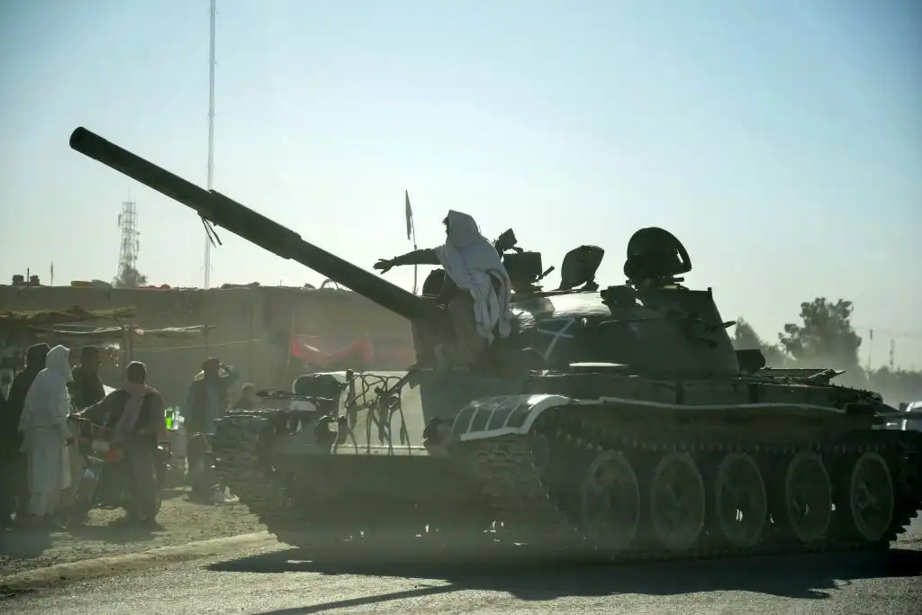 Una tregua de 48 horas intenta contener la peor escalada militar entre Pakistán y Afganistán en años