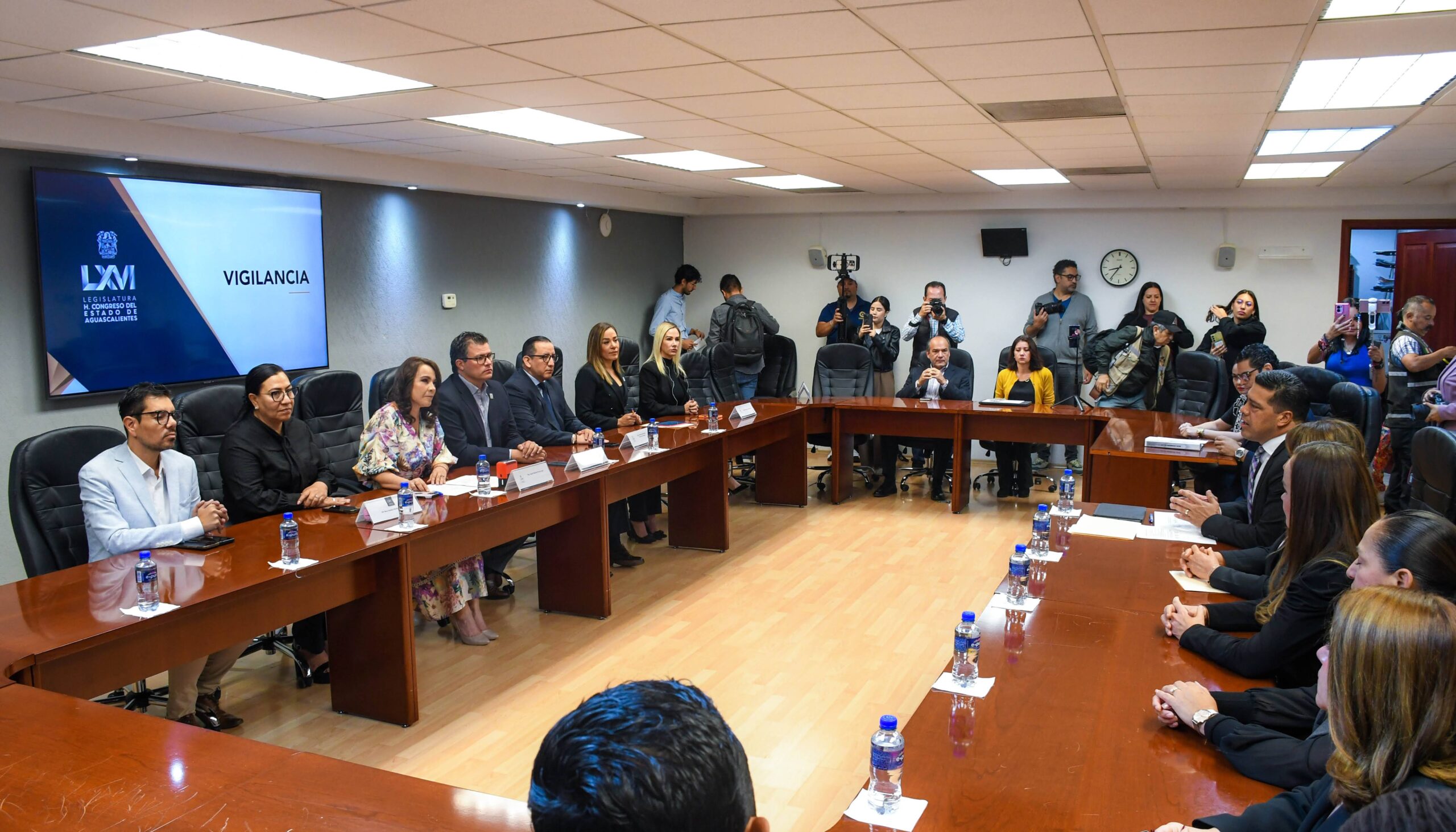 Alcaldes presentan paquetes económicos 2026; diputados piden priorizar servicios públicos sobre eventos ostentosos