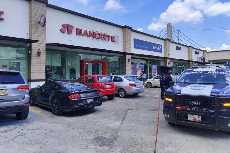 Puebla registra asaltos a cuentahabientes; un fallecido en Banorte y BBVA