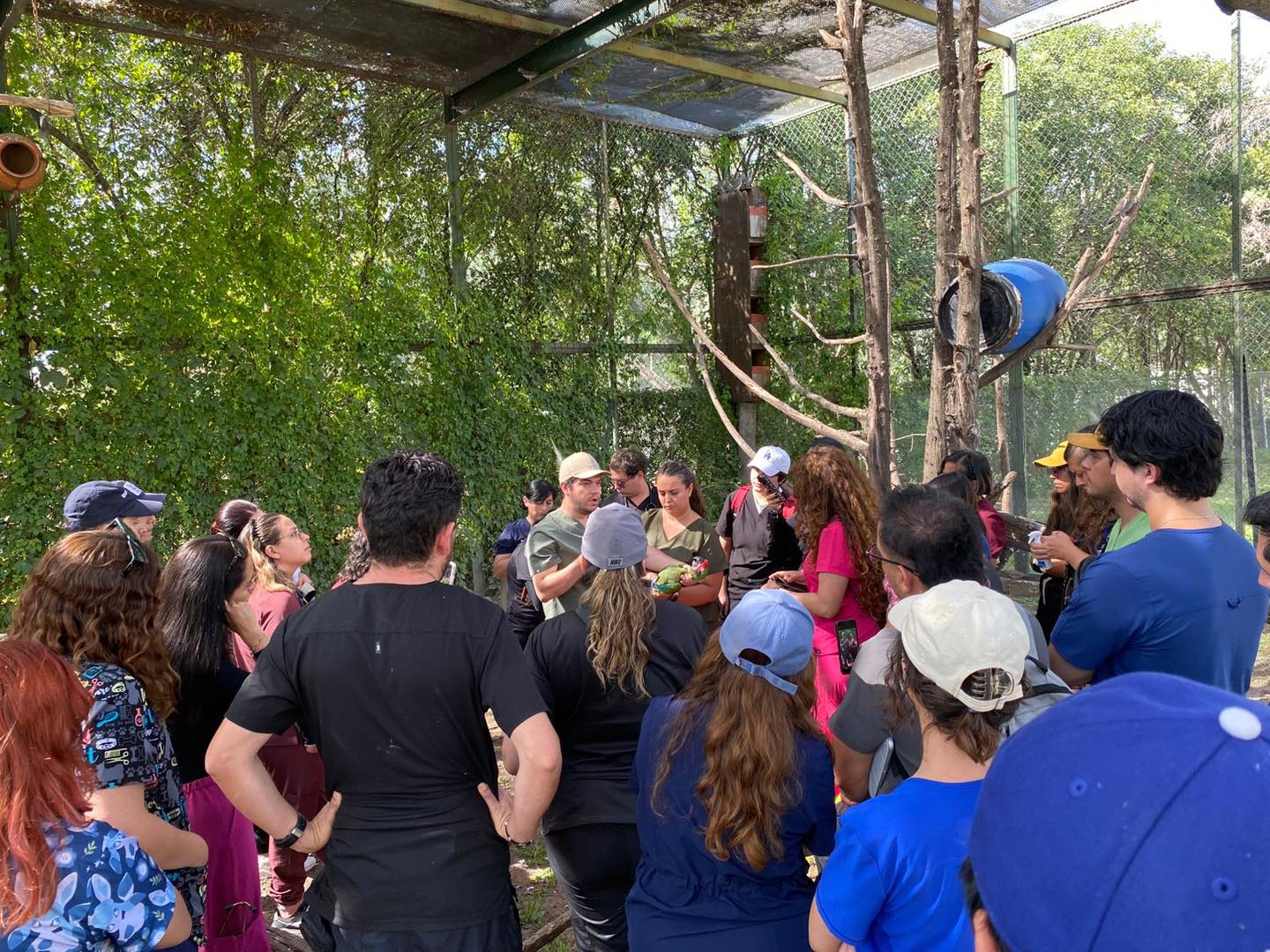 Visitan alumnos de la UAA el Refugio de Fauna Silvestre en el Parque Rodolfo Landeros