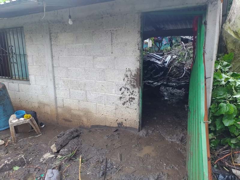 Caminos y puentes destruidos por Jerry en Tlacuilotepec; municipio incomunicado