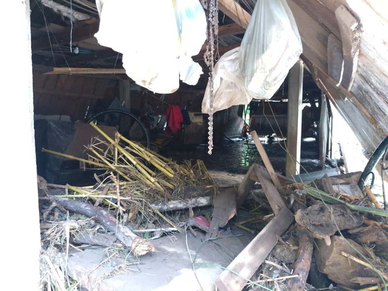 Caminos y puentes destruidos por Jerry en Tlacuilotepec; municipio incomunicado
