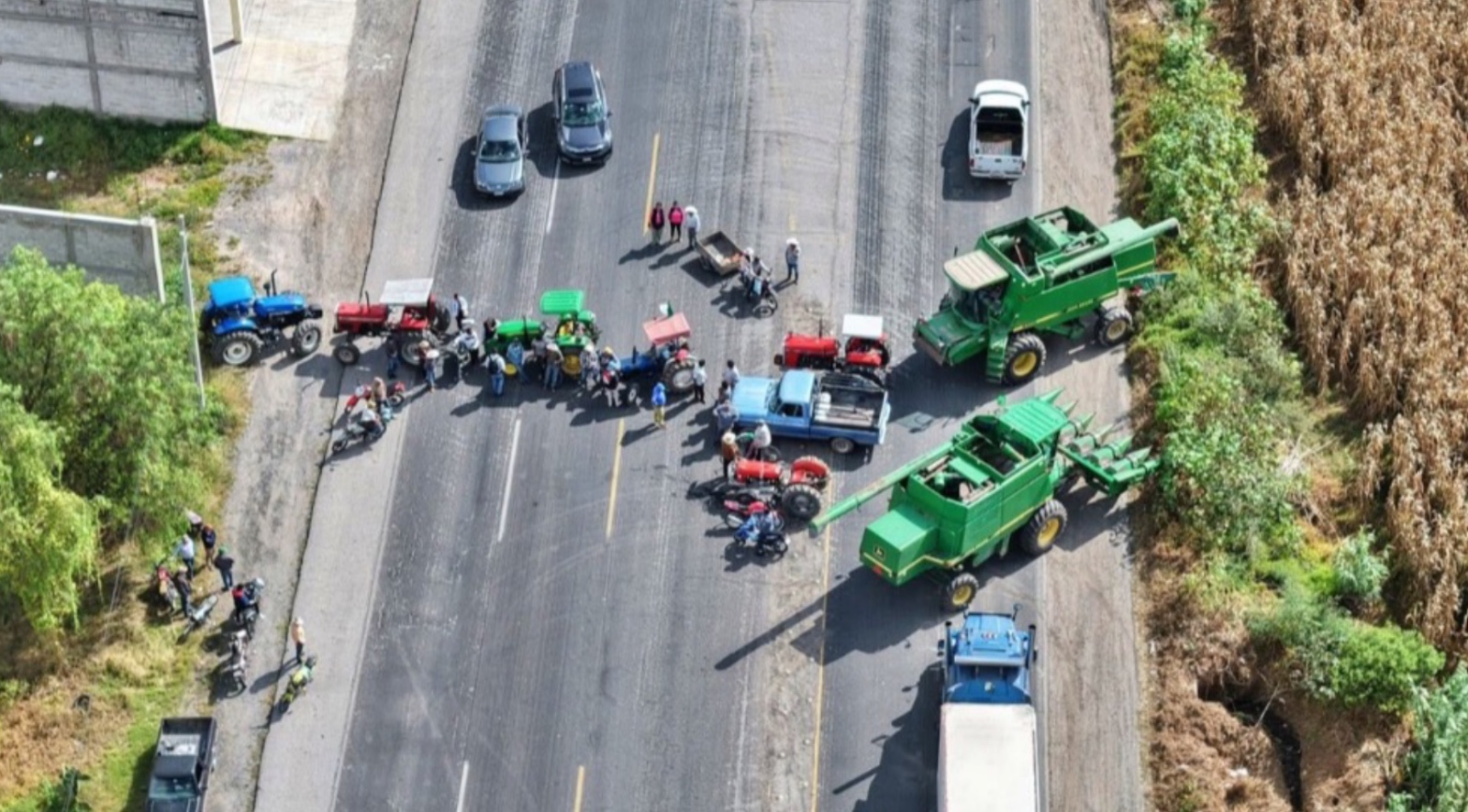 Productores liberan carreteras de Guanajuato tras más de 1 día de bloqueo