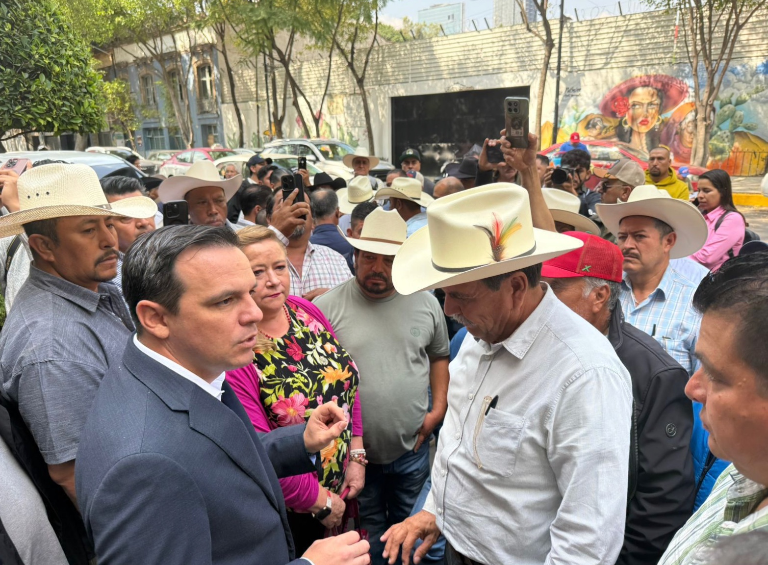 Guanajuato pide unidad con Jalisco y Michoacán en reunión con productores del campo en CDMX
