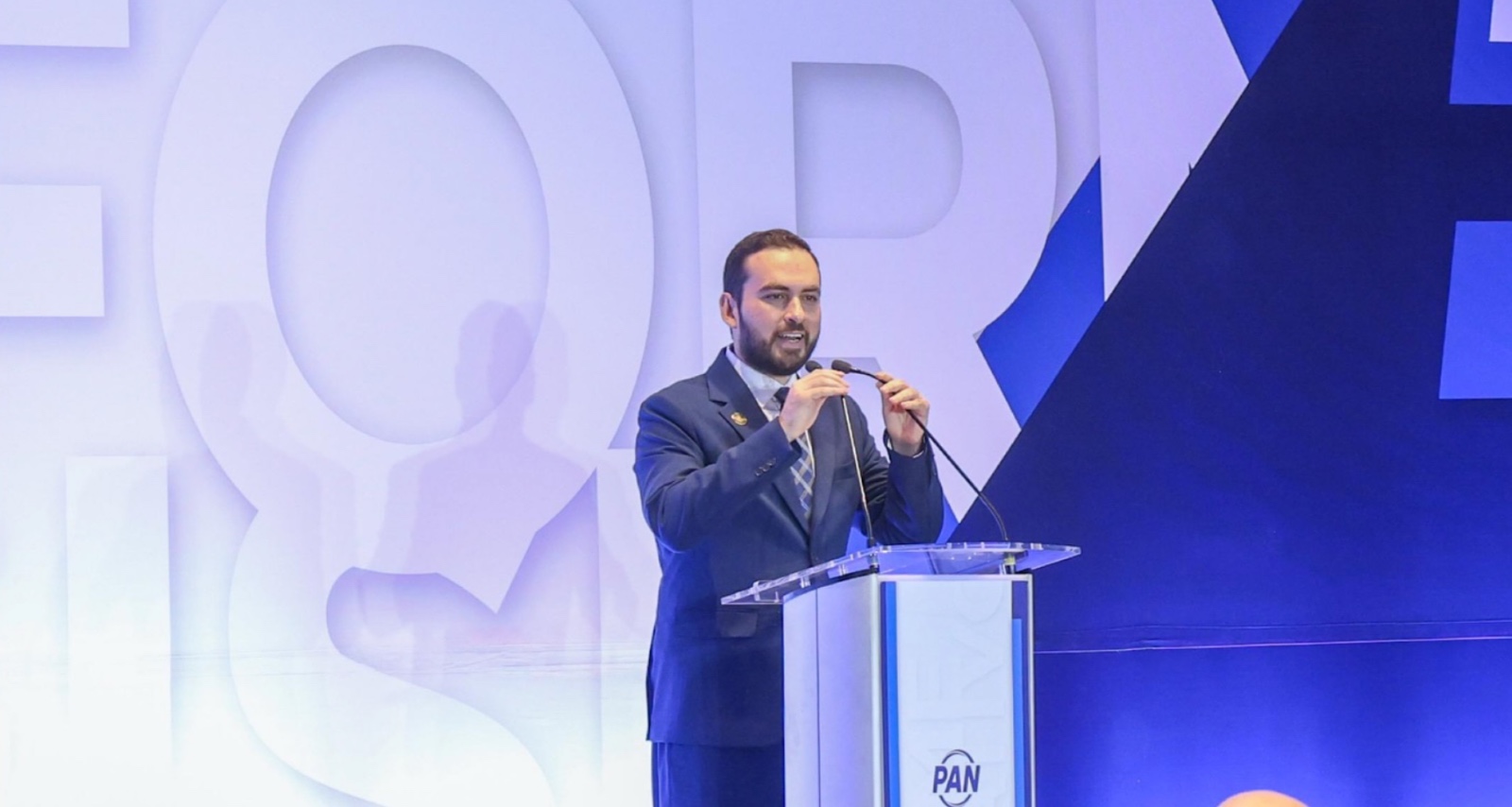 Castigo a “narcopolíticos” y defensa de recursos para salud, entre los temas del informe de Alan Sahir Márquez