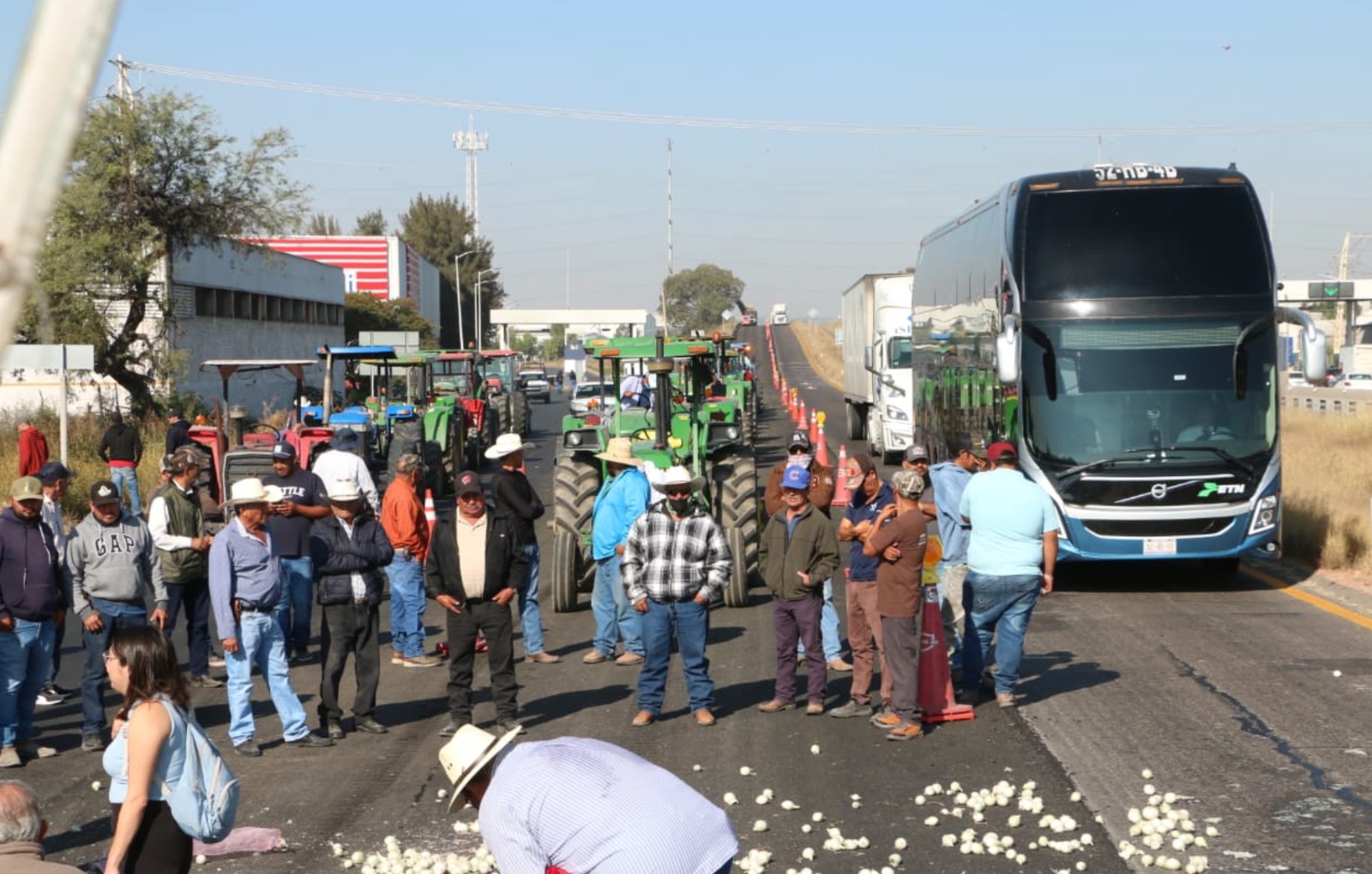 Gobierno de Guanajuato propone apoyo económico ante bloqueos de productores