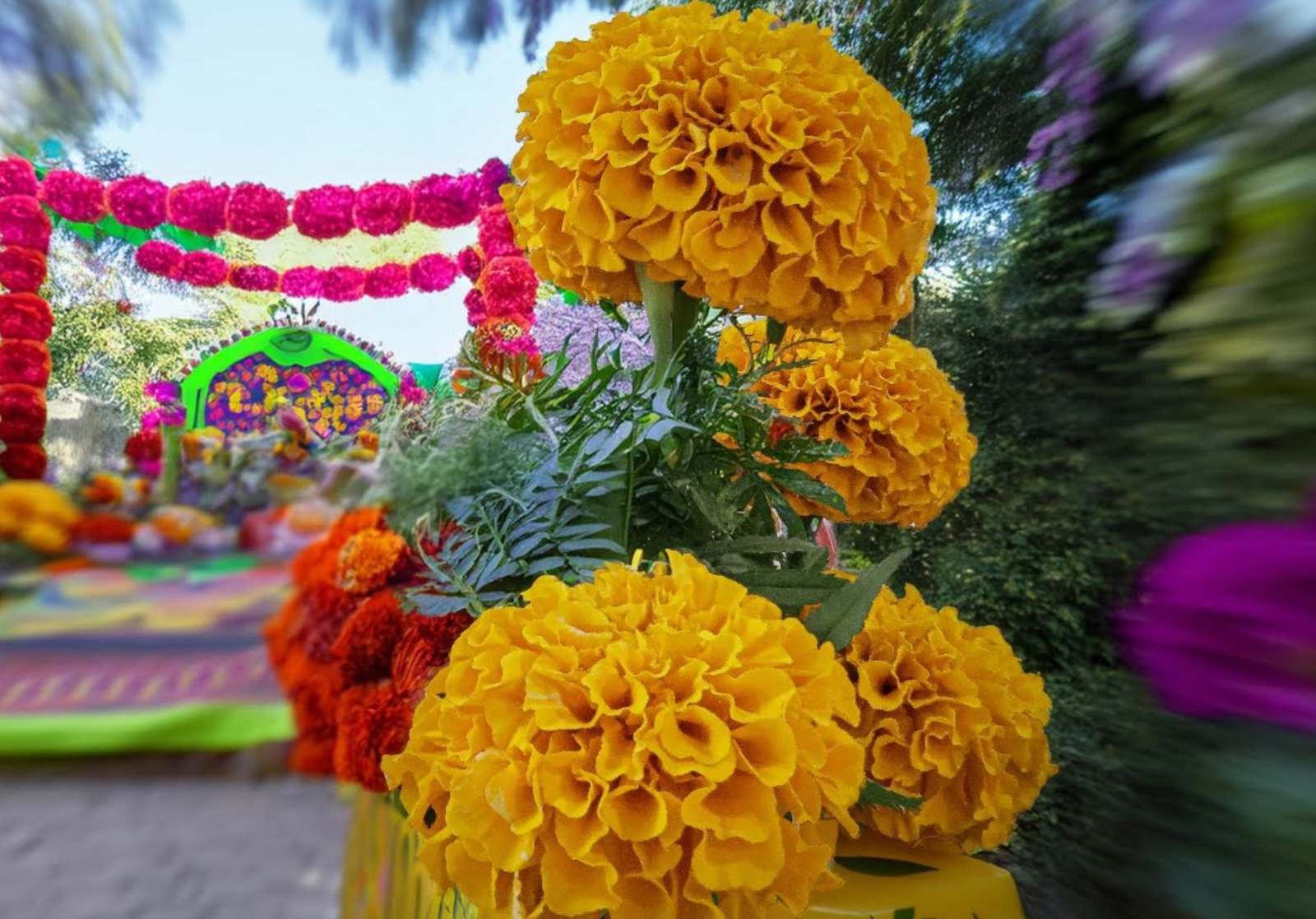 Esperan más de 160 mil visitantes en los panteones de León por Día de Muertos