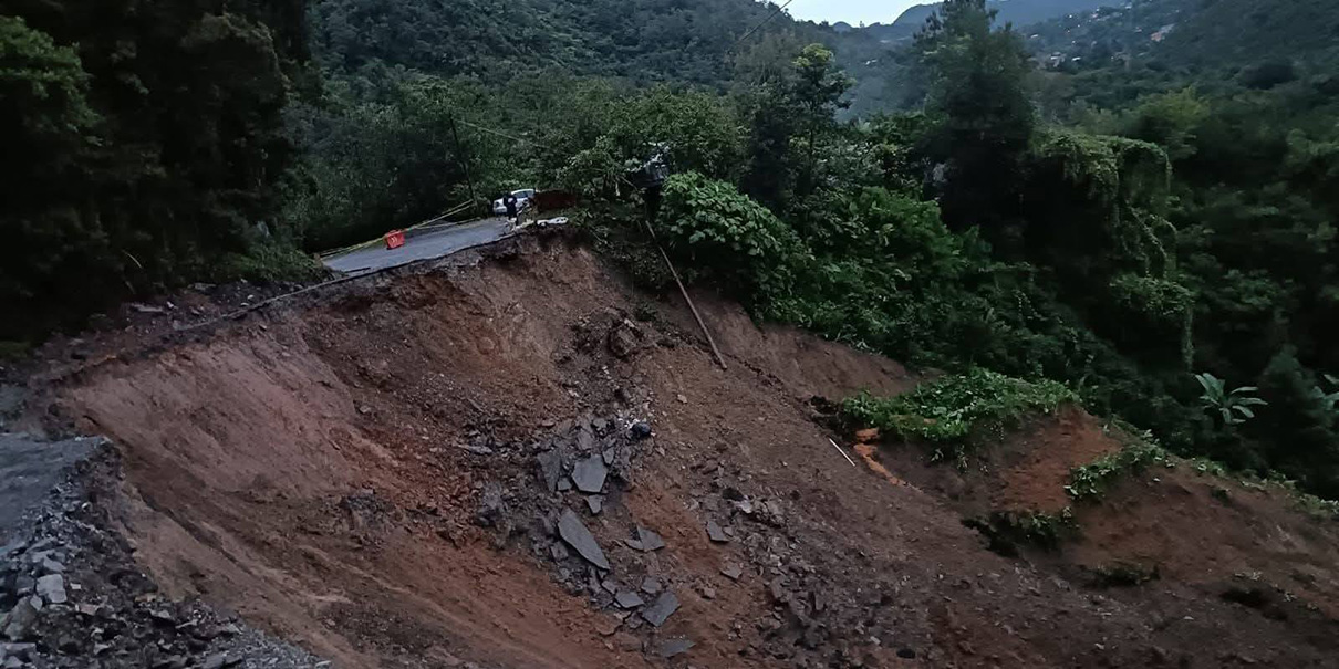 Derrumbes en la Sierra Negra obligan a usar explosivos para abrir caminos en Miguel Eloxochitlán