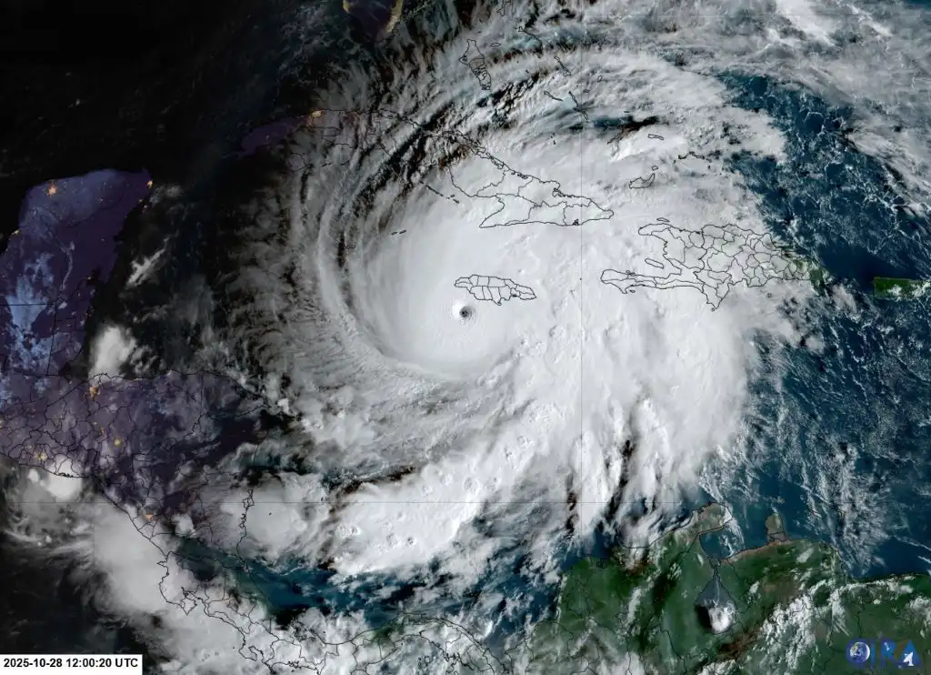 Huracán &#8216;Melissa&#8217; pierde fuerza a su llegada a Cuba; más de 700,000 personas fueron evacuadas