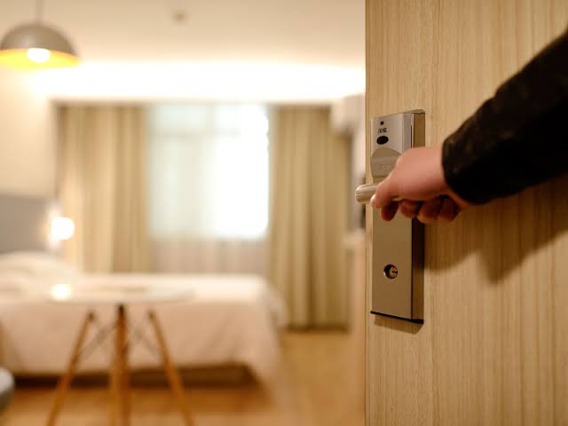 “Sin parentesco, no hay hospedaje”: buscan reforzar vigilancia en hoteles