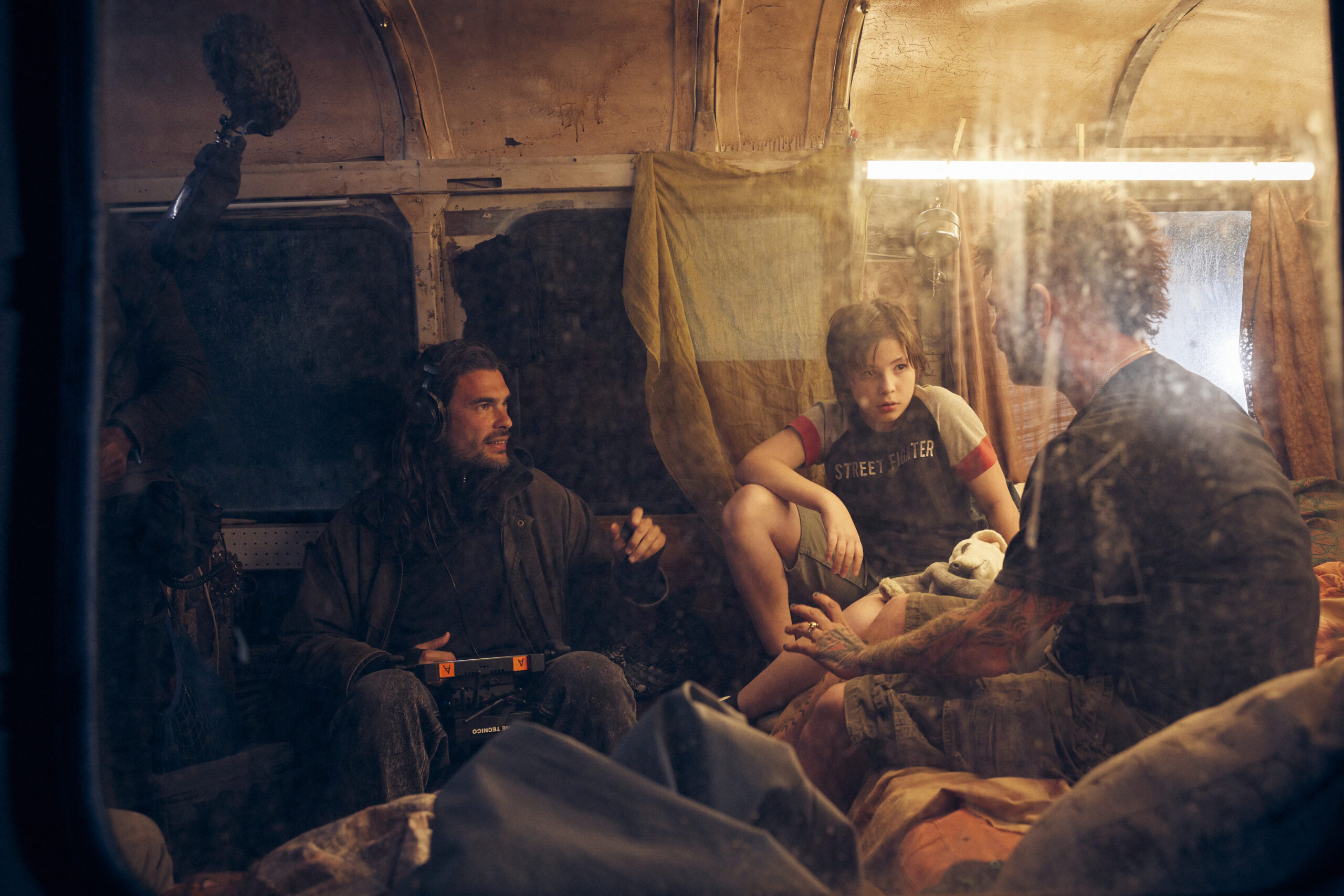 Oliver Laxe regresa al desierto para meditar sobre la muerte en &#8216;Sirât&#8217;