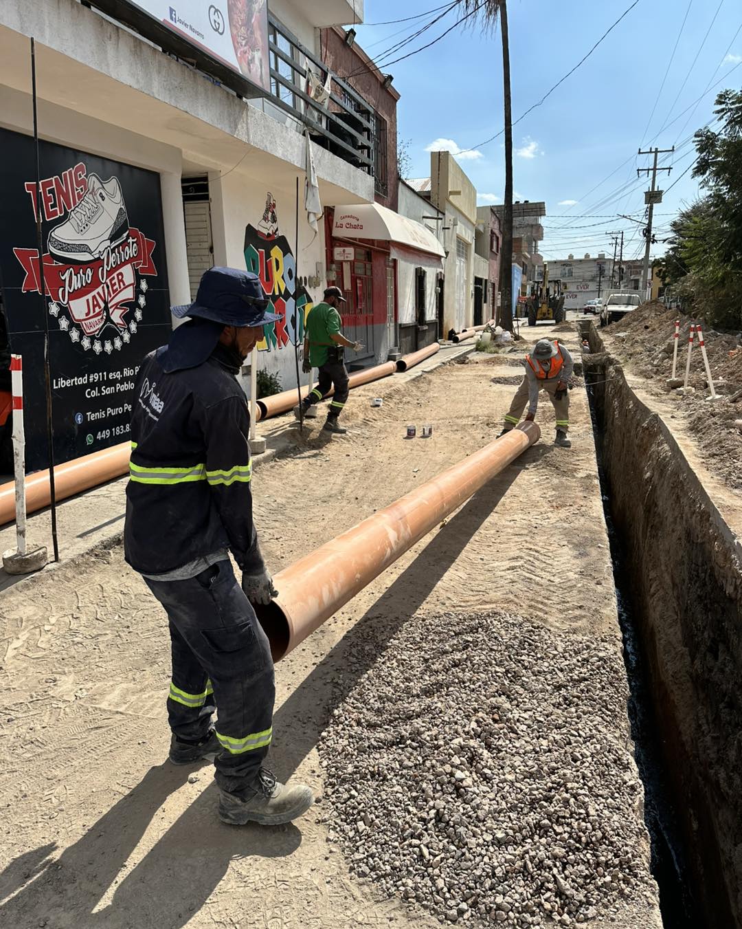 Avanzan labores de bacheo y rehabilitación sanitaria en distintos puntos de la ciudad
