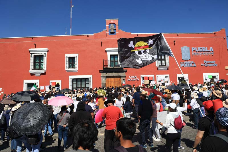 Armenta denuncia que el PAN organizó la marcha y operó infiltrados