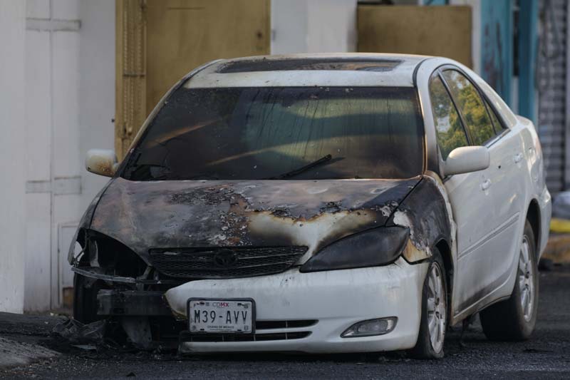 Comando armado prende fuego al Bar Lacoss en Puebla; mueren cinco personas