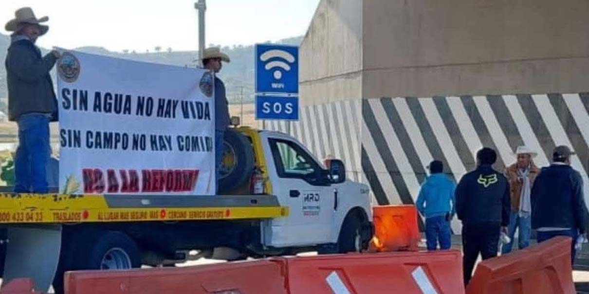 Transportistas y productores mantienen bloqueos en la México–Tuxpan rumbo a Tulancingo