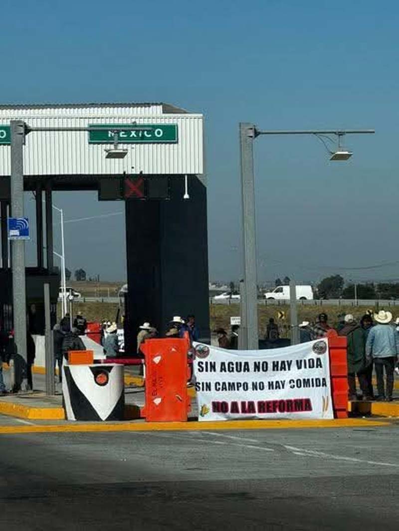 Transportistas y productores mantienen bloqueos en la México–Tuxpan rumbo a Tulancingo