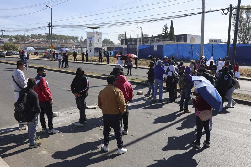 Bloqueo en Camino al Batán por denuncias de abuso y tortura en penal de Puebla