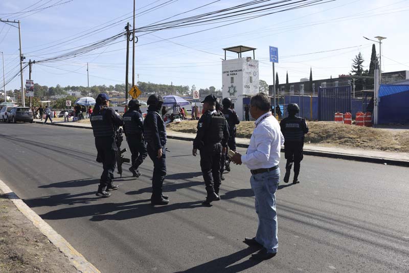 Bloqueo en Camino al Batán por denuncias de abuso y tortura en penal de Puebla