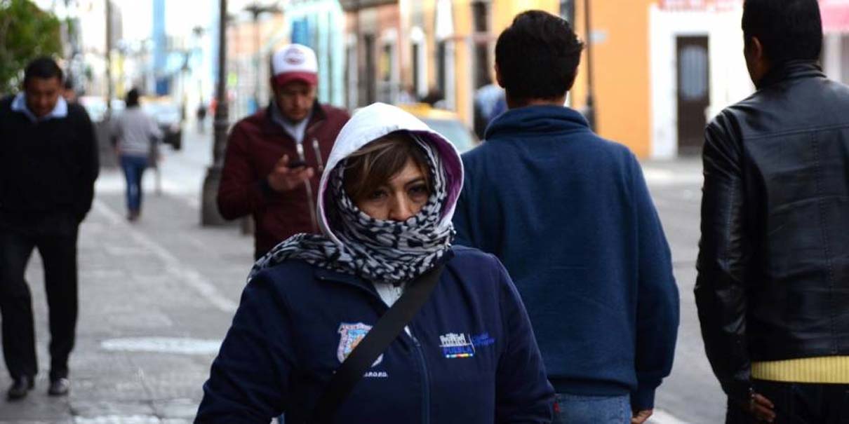 Frente frío amenaza las compras del Buen Fin; lluvias y viento en Puebla