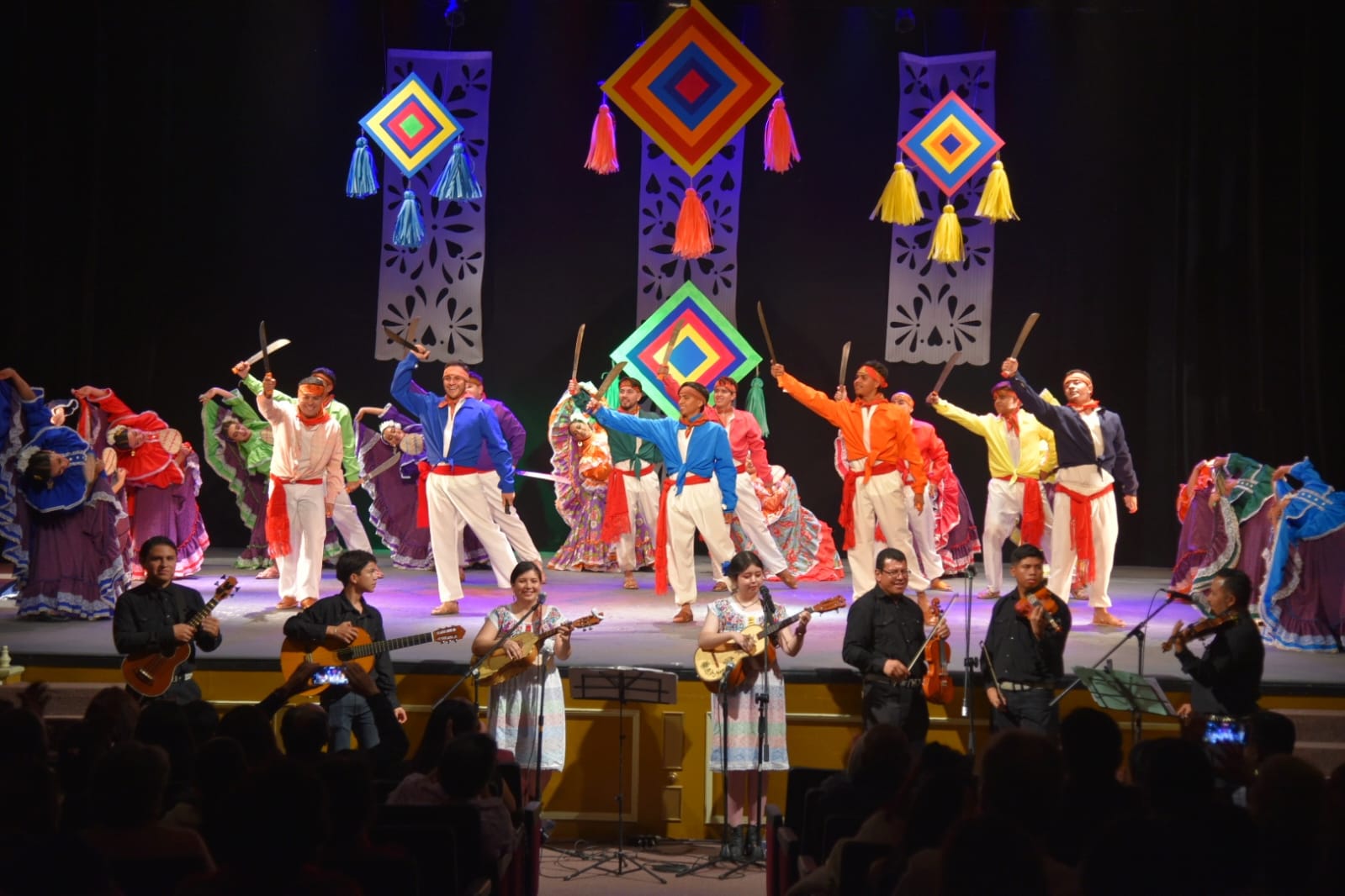 Gala Mexicana celebra un año del Ensamble de Música Tradicional de Jesús María