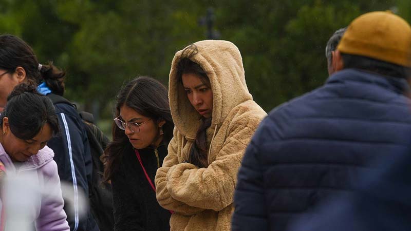 Frente frío amenaza las compras del Buen Fin; lluvias y viento en Puebla