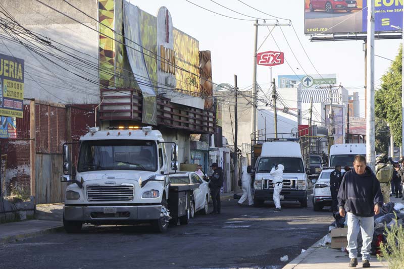 Comando armado prende fuego al Bar Lacoss en Puebla; mueren cinco personas
