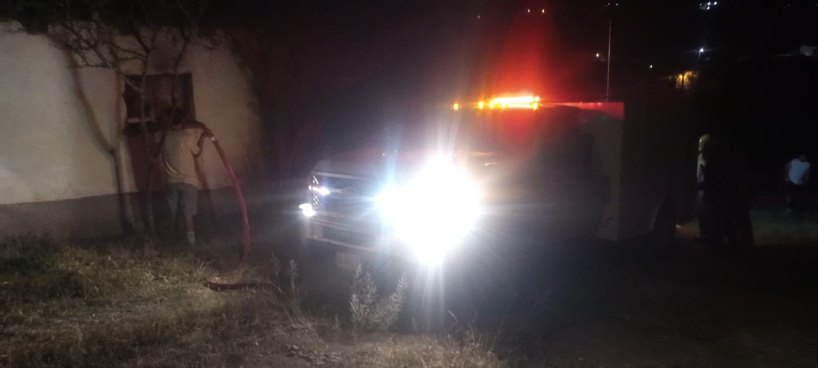 Octogenario resulta lesionado tras un incendio domiciliario