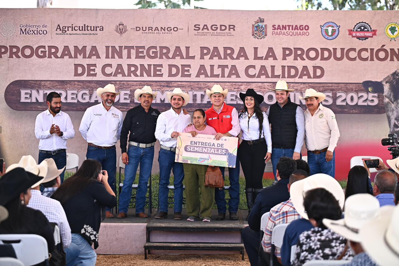 Entregan más de 160 sementales a ganaderos de seis municipios