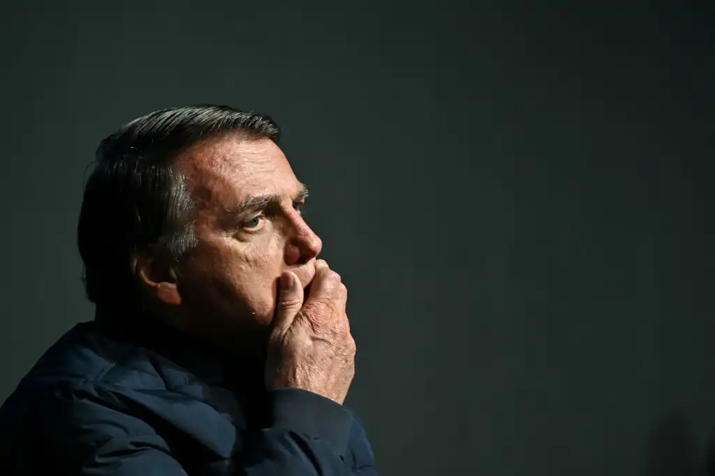 Bolsonaro admite que intentó quemar su tobillera por &#8216;paranoia&#8217; y vuelve a prisión